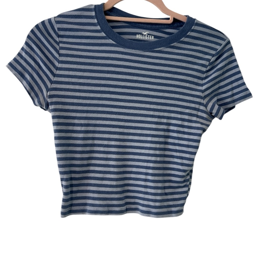 Hollister Women's Navy and Gray Striped Cropped Tee-BOGO DEAL